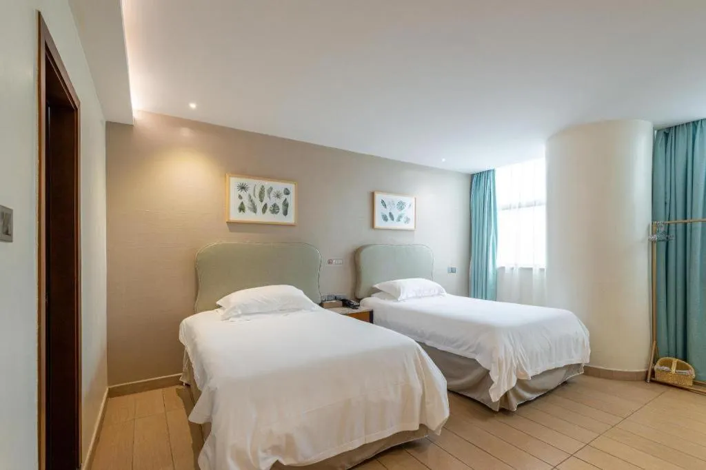 Bed in Leisurely Hotel Shenzhen