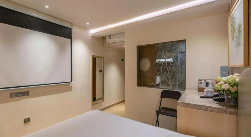 Bed in Leisurely Hotel Shenzhen