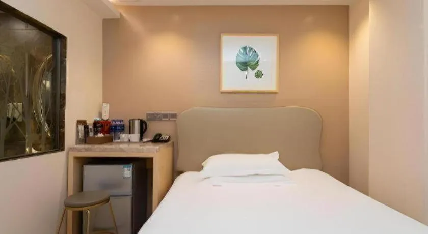 Bed in Leisurely Hotel Shenzhen