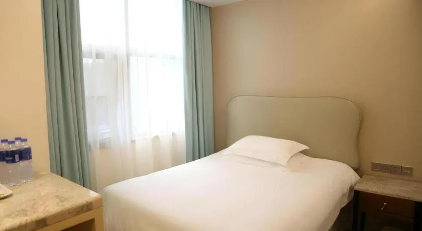 Bed in Leisurely Hotel Shenzhen