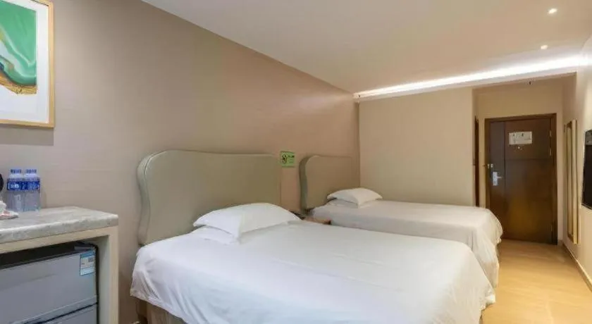 Bed in Leisurely Hotel Shenzhen