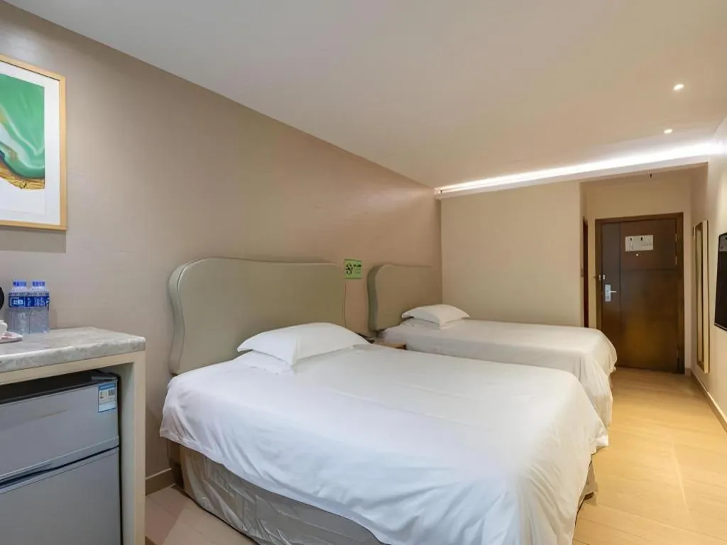 Bed in Leisurely Hotel Shenzhen