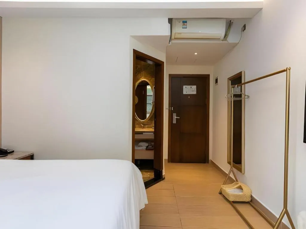 Bed in Leisurely Hotel Shenzhen