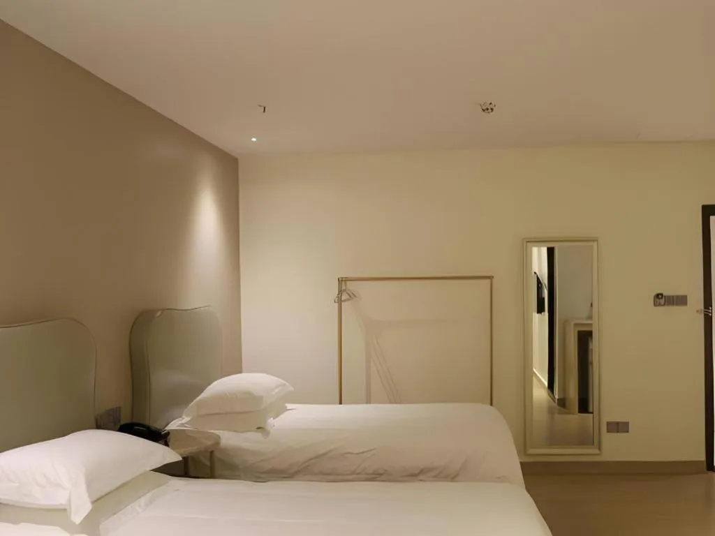 Bed in Leisurely Hotel Shenzhen