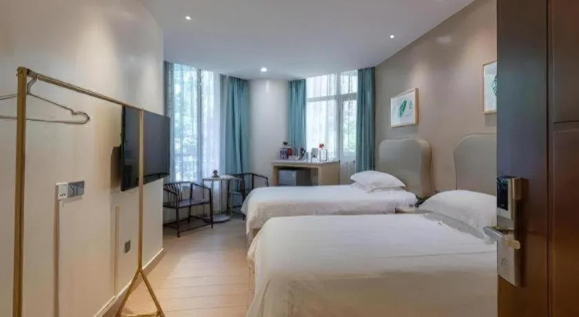 Bed in Leisurely Hotel Shenzhen