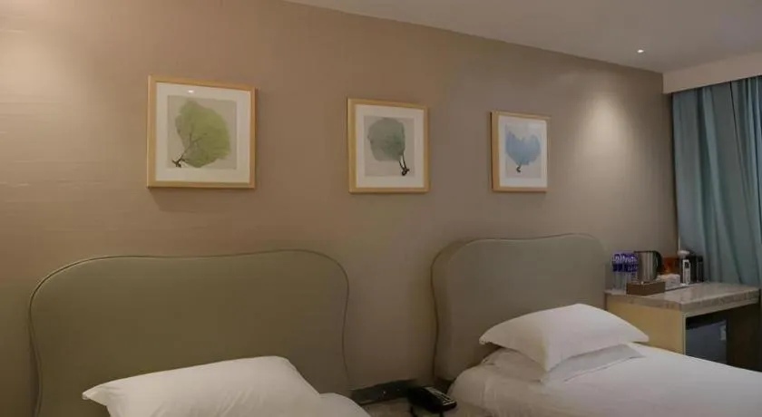 Bed in Leisurely Hotel Shenzhen