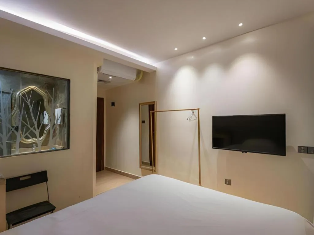 Bed in Leisurely Hotel Shenzhen