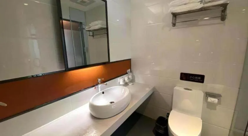 7Days Premium Yichang Railway Station East