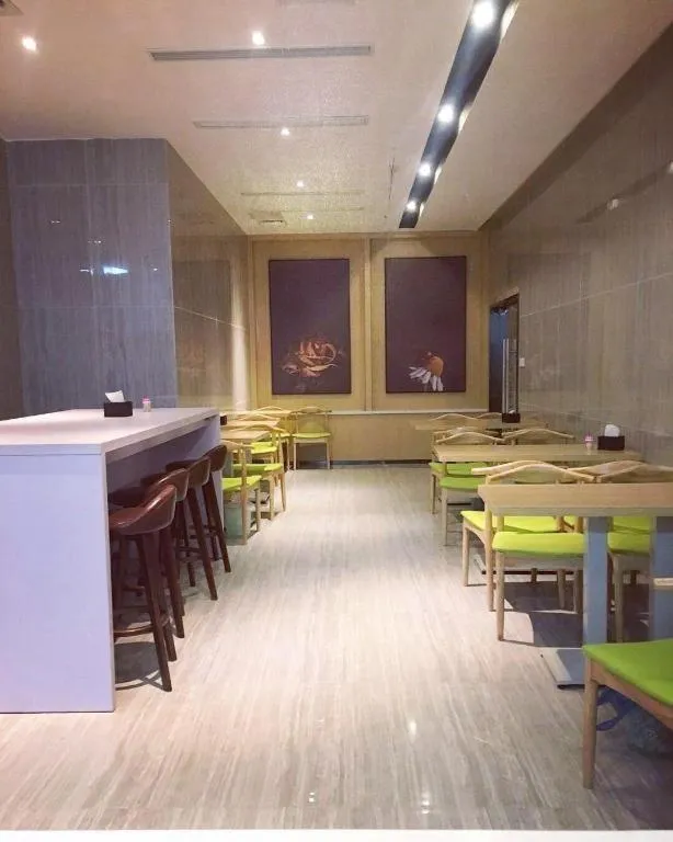 IU Hotels·Hefei Lujiang Andeli Plaza