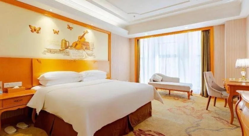 Bed in Vienna International Hotel Kunming Guangfu Road Aegean Shopping Center