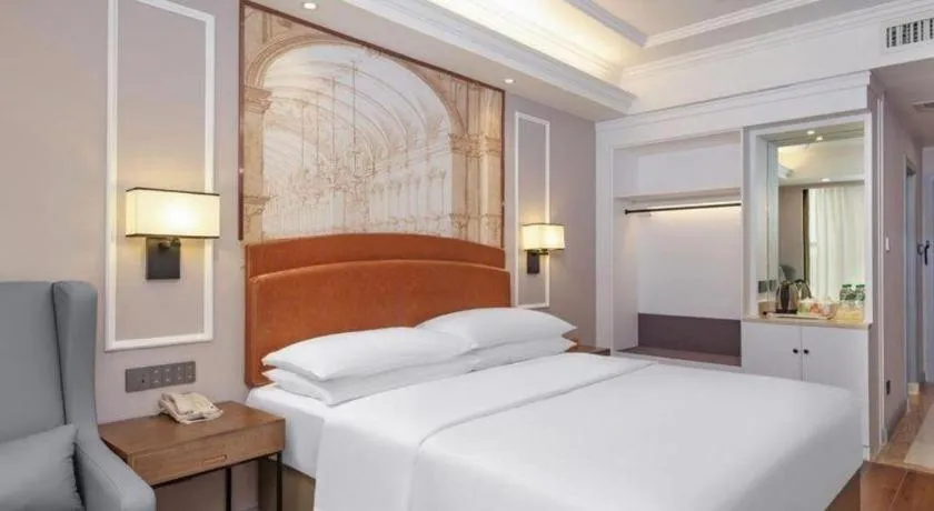 Bed in Vienna International Hotel Kunming Guangfu Road Aegean Shopping Center