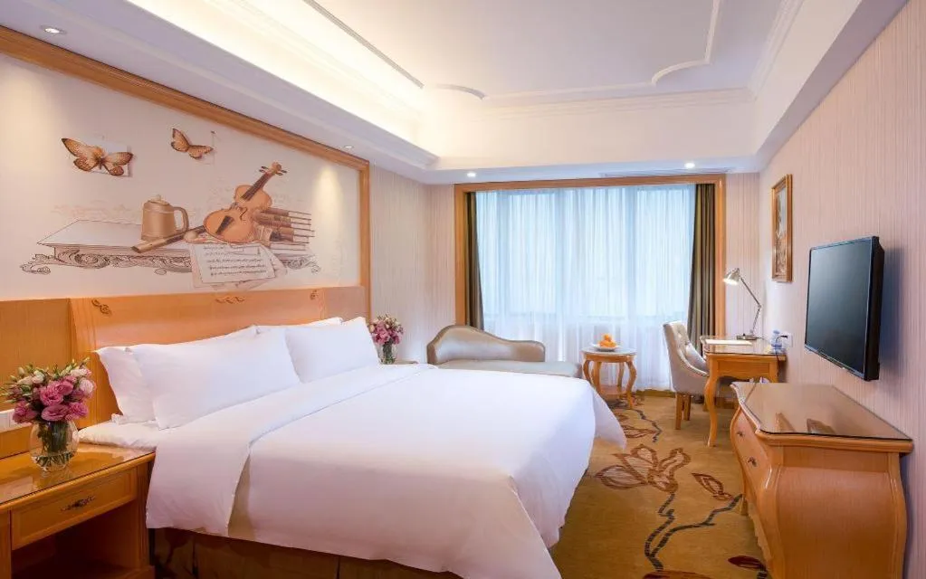 Bed in Vienna International Hotel Kunming Guangfu Road Aegean Shopping Center