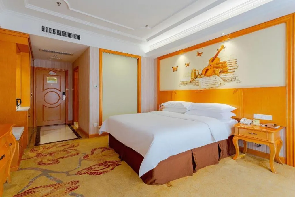 Bed in Vienna International Hotel Kunming Guangfu Road Aegean Shopping Center
