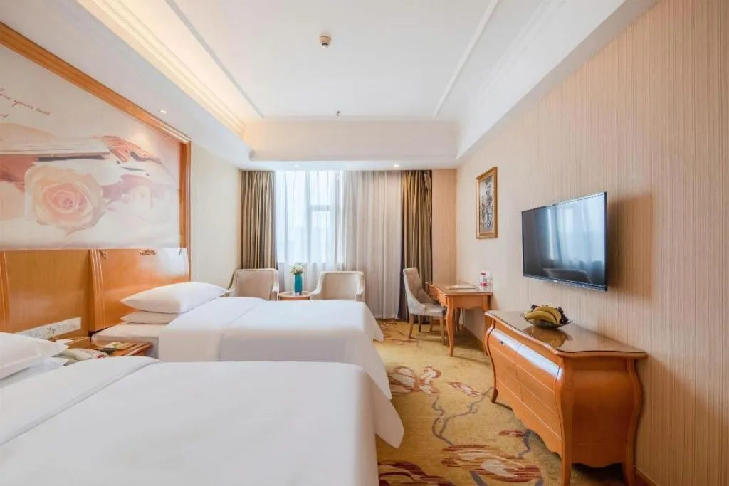 Bed in Vienna Hotel Guangzhou Airport Gaosu Pingsha