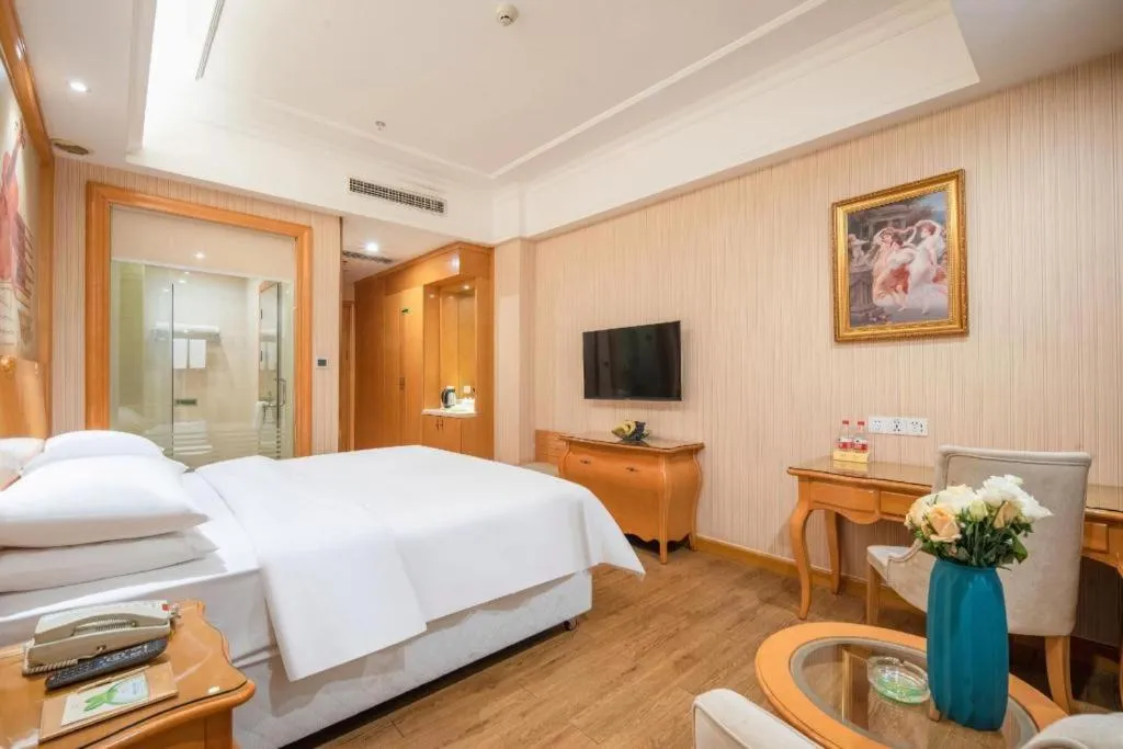 Bed in Vienna Hotel Guangzhou Airport Gaosu Pingsha