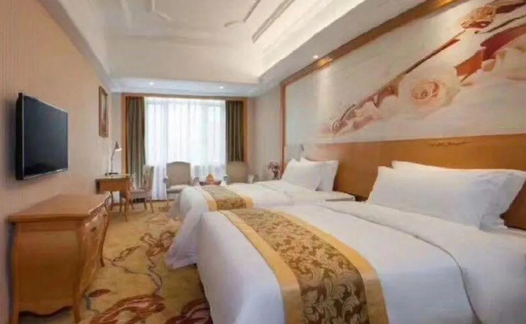 Bed in Vienna Hotel Guangzhou Airport Gaosu Pingsha