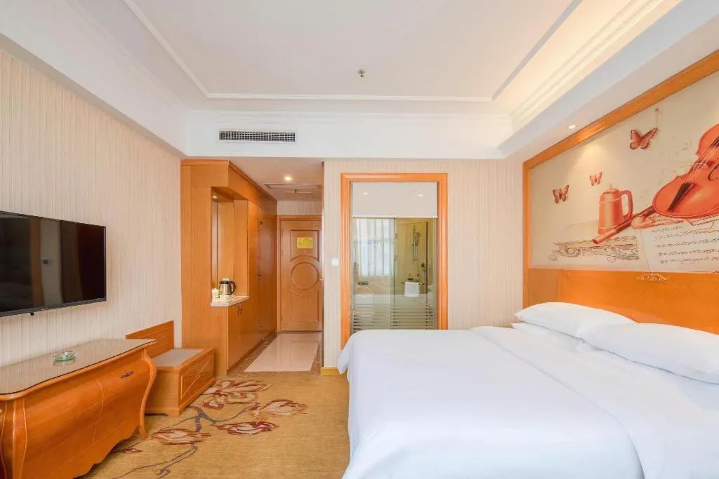 Bed in Vienna Hotel Guangzhou Airport Gaosu Pingsha