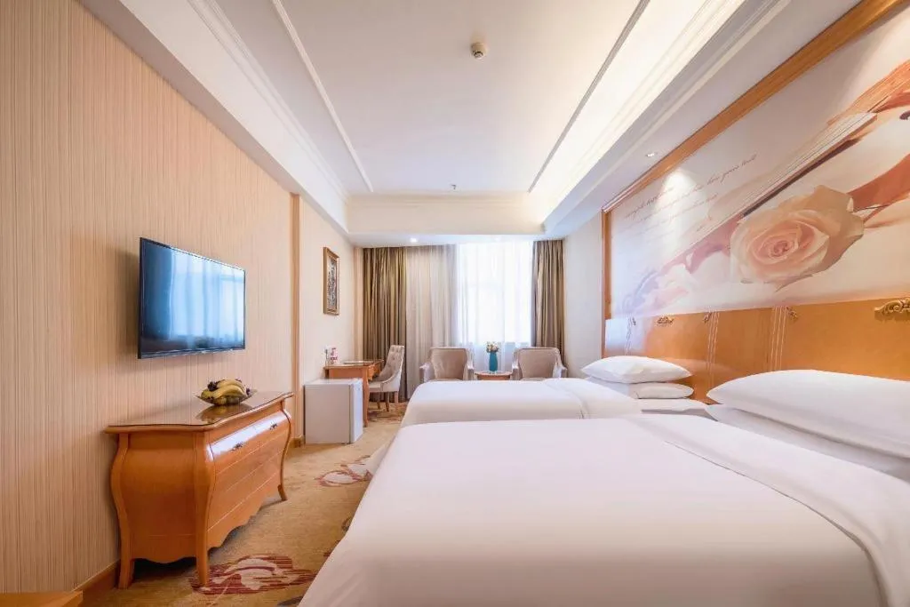 Bed in Vienna Hotel Guangzhou Airport Gaosu Pingsha