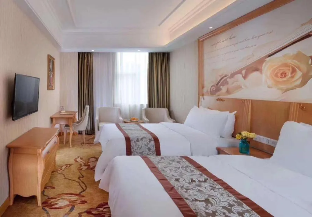 Bed in Vienna Hotel Guangzhou Airport Gaosu Pingsha