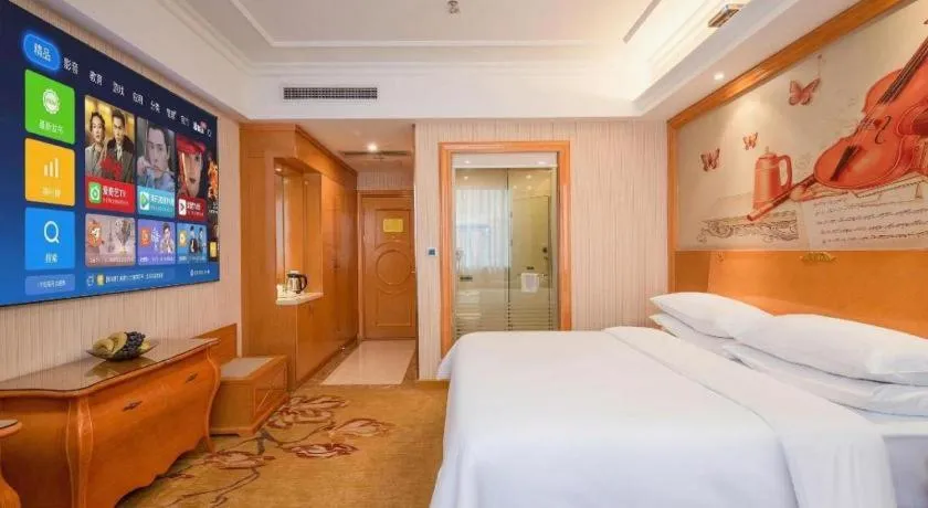 Bed in Vienna Hotel Guangzhou Airport Gaosu Pingsha