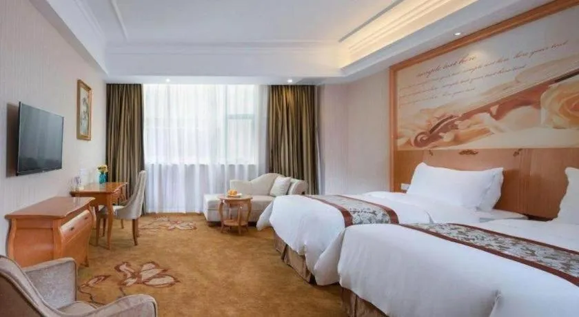 Bed in Vienna Hotel Guangzhou Airport Gaosu Pingsha
