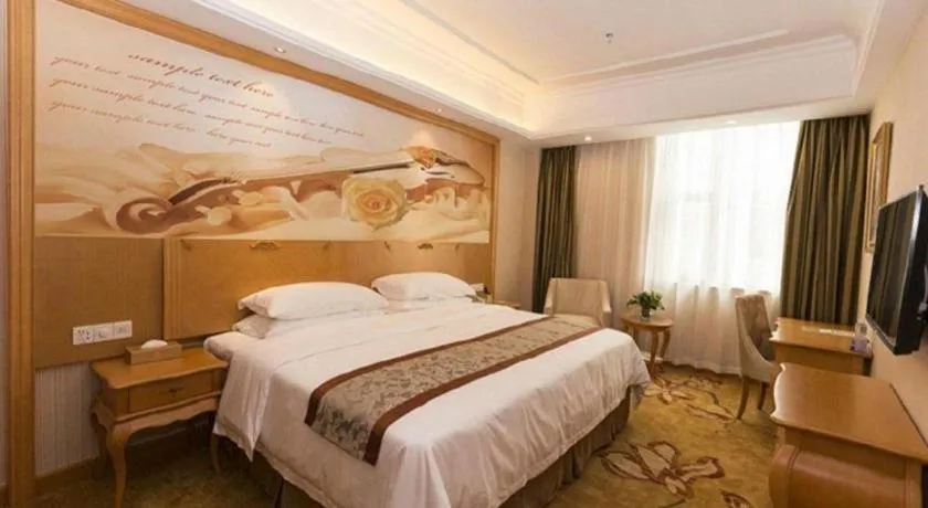 Bed in Vienna Hotel Guangzhou Airport Gaosu Pingsha
