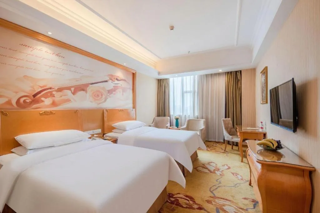 Bed in Vienna Hotel Guangzhou Airport Gaosu Pingsha