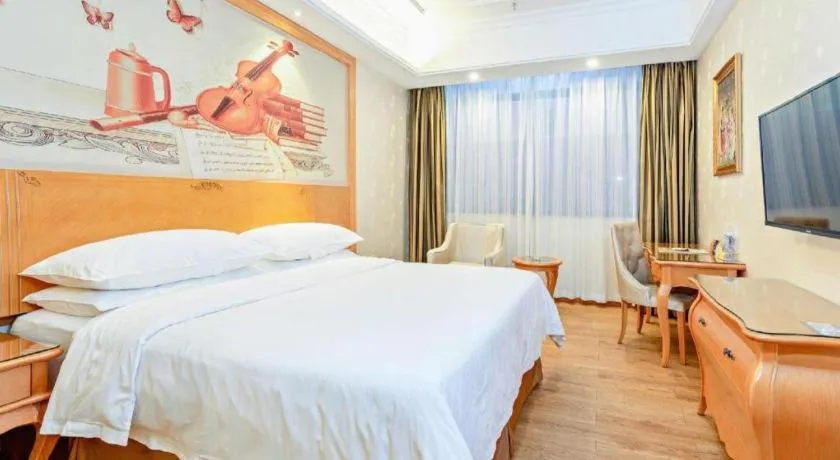 Bed in Vienna Hotel Guangzhou Airport Gaosu Pingsha