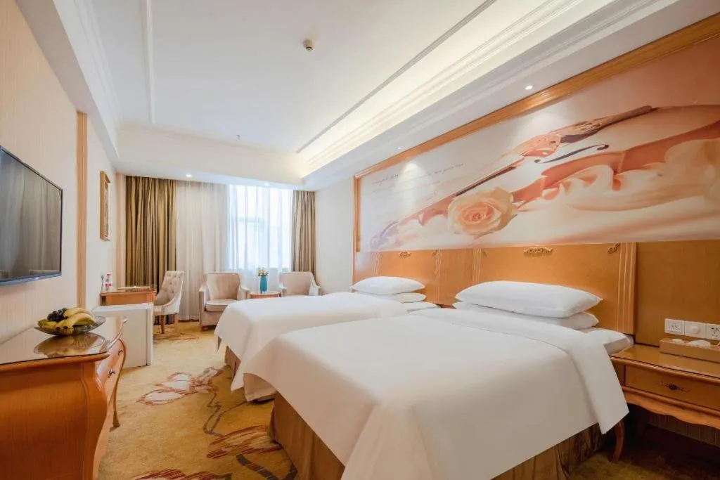 Bed in Vienna Hotel Guangzhou Airport Gaosu Pingsha