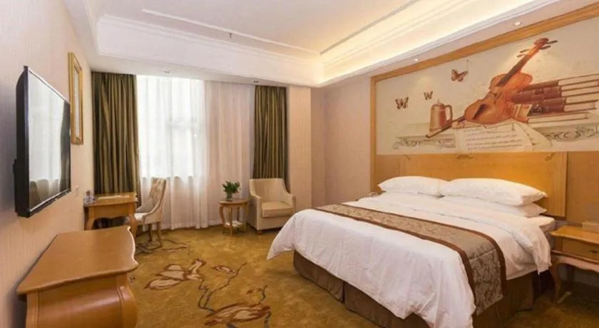 Bed in Vienna Hotel Guangzhou Airport Gaosu Pingsha