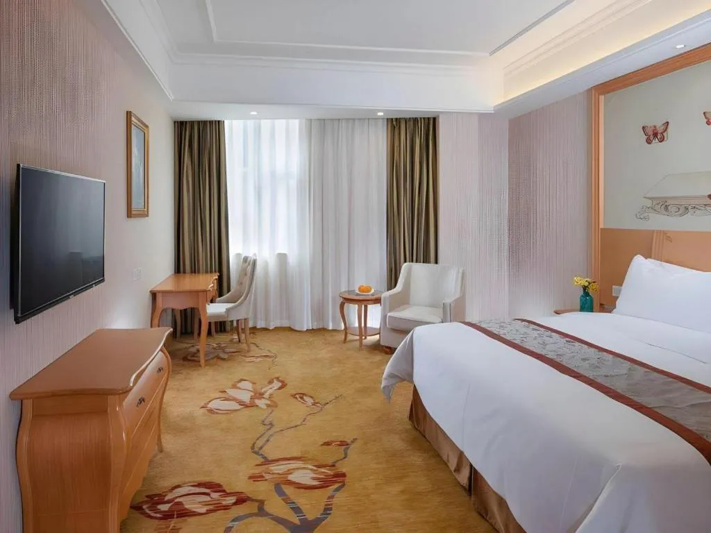 Bed in Vienna Hotel Guangzhou Airport Gaosu Pingsha