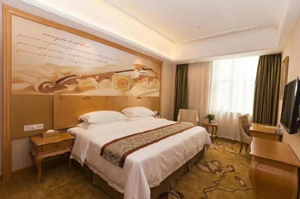 Bed in Vienna Hotel Guangzhou Airport Gaosu Pingsha