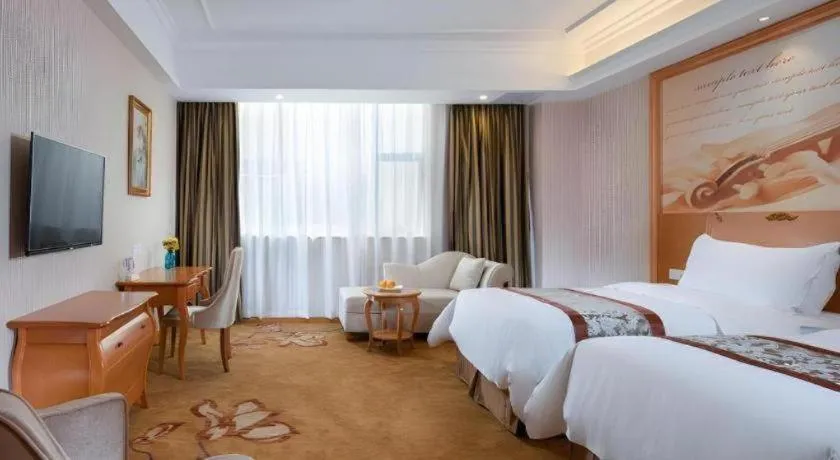 Bed in Vienna Hotel Guangzhou Airport Gaosu Pingsha