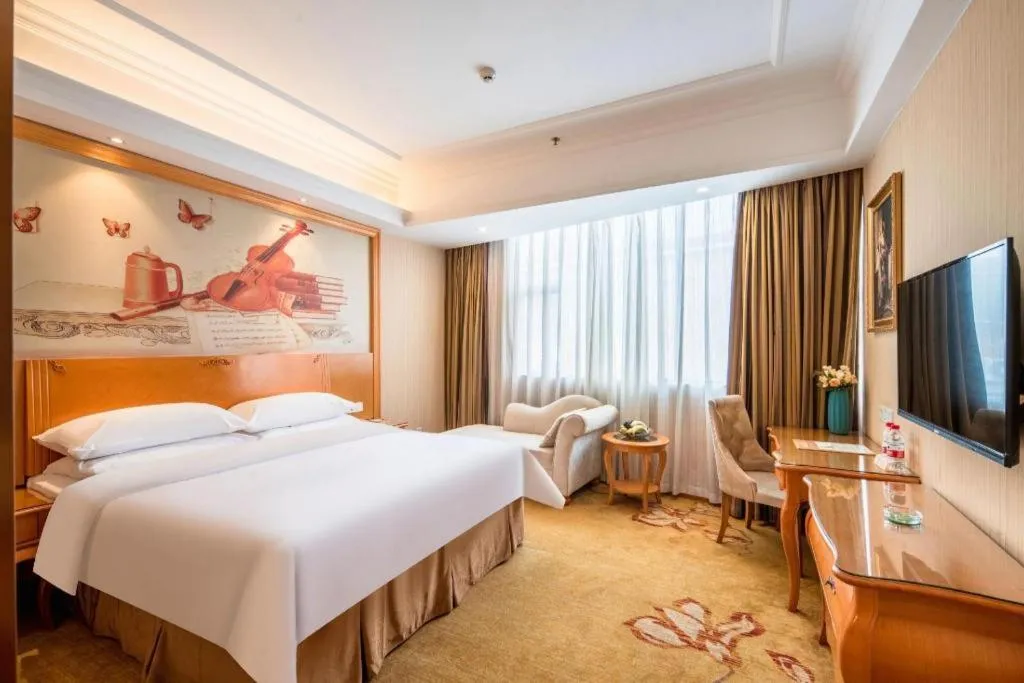 Bed in Vienna Hotel Guangzhou Airport Gaosu Pingsha