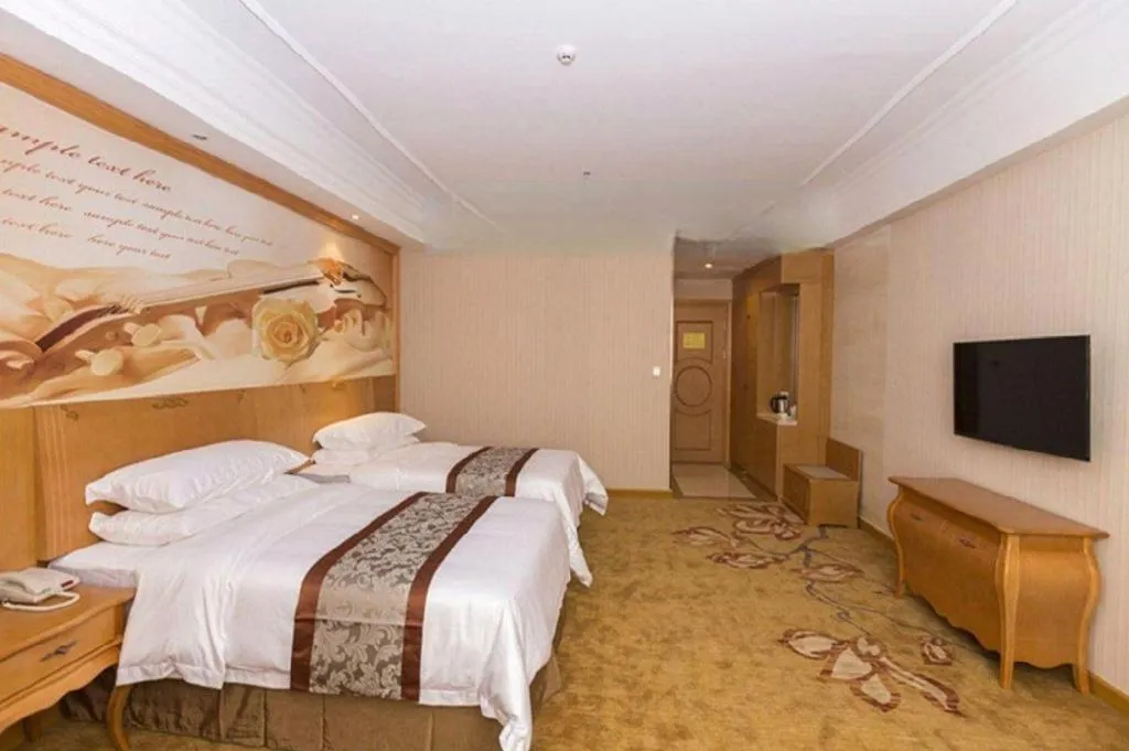 Bed in Vienna Hotel Guangzhou Airport Gaosu Pingsha