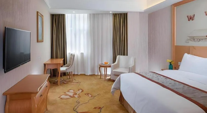 Bed in Vienna Hotel Guangzhou Airport Gaosu Pingsha