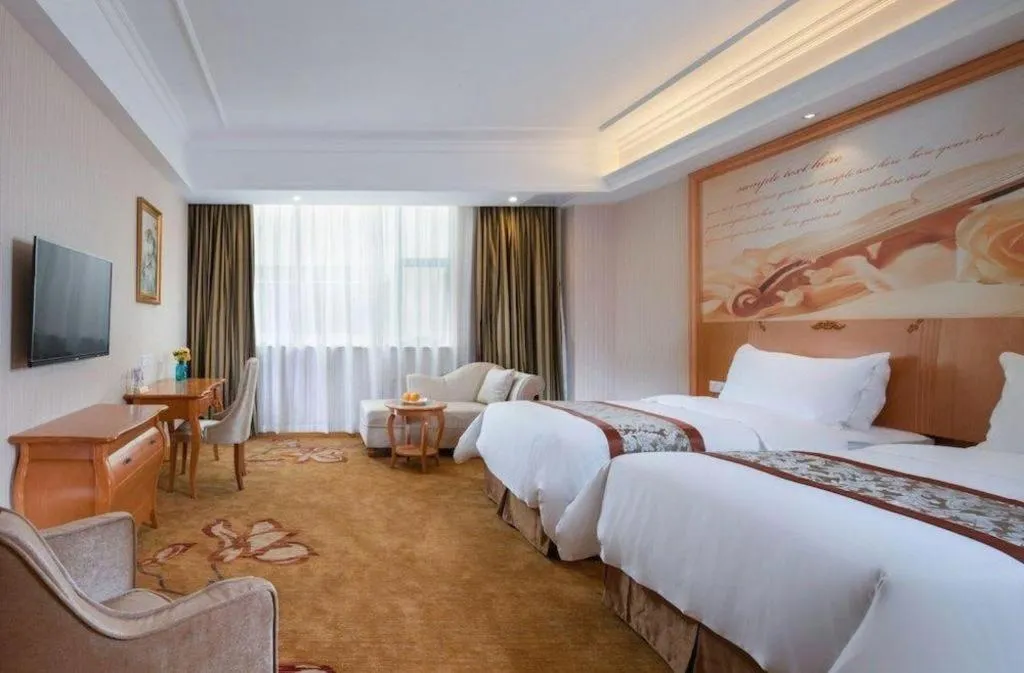 Bed in Vienna Hotel Guangzhou Airport Gaosu Pingsha