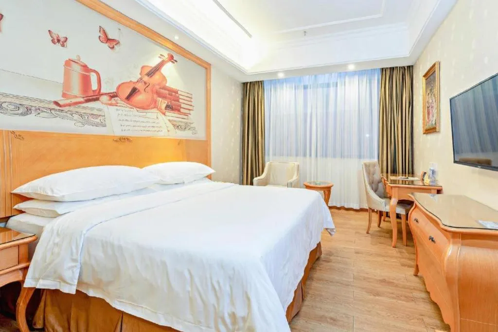 Bed in Vienna Hotel Guangzhou Airport Gaosu Pingsha
