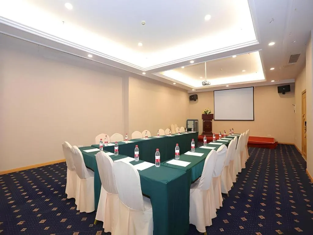 Vienna Hotel Chengdu Chunxi Road Lijiatuo Metro Station