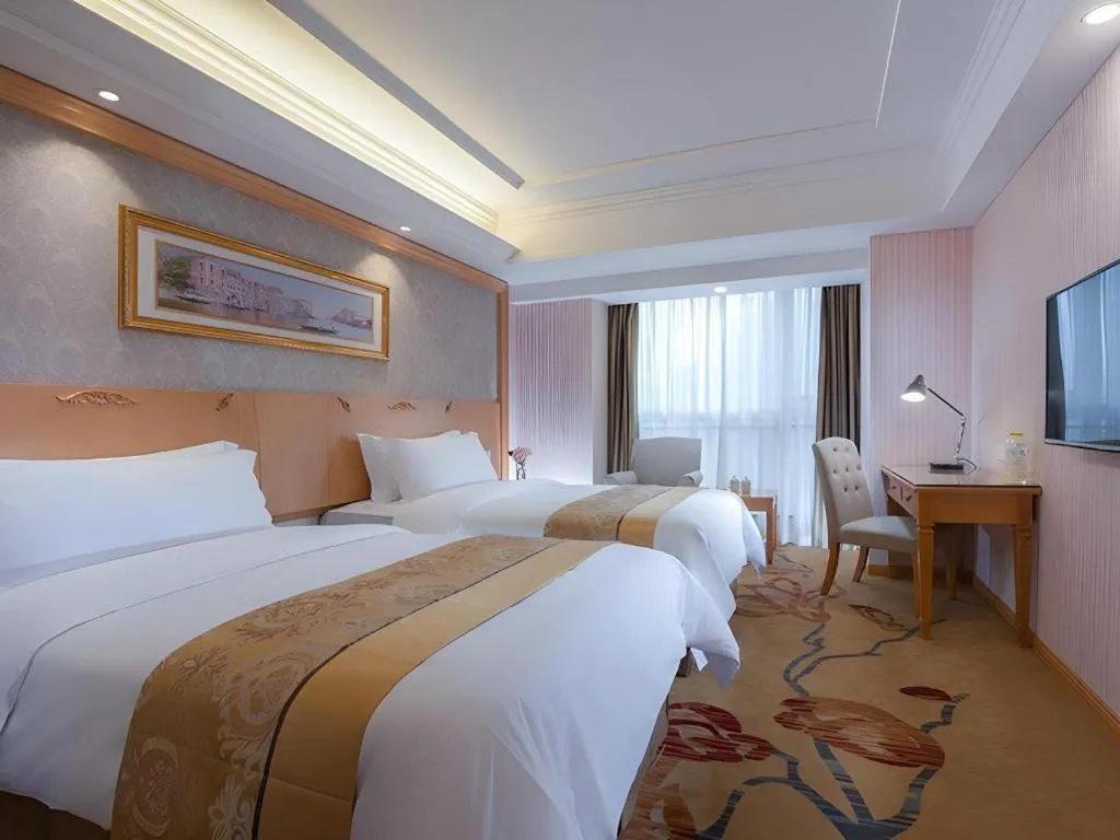 Bed in Vienna Hotel Chengdu Chunxi Road Lijiatuo Metro Station