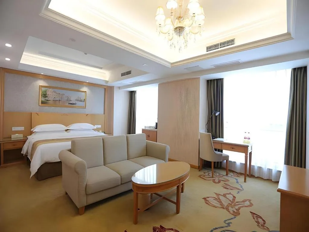 Bed in Vienna Hotel Chengdu Chunxi Road Lijiatuo Metro Station