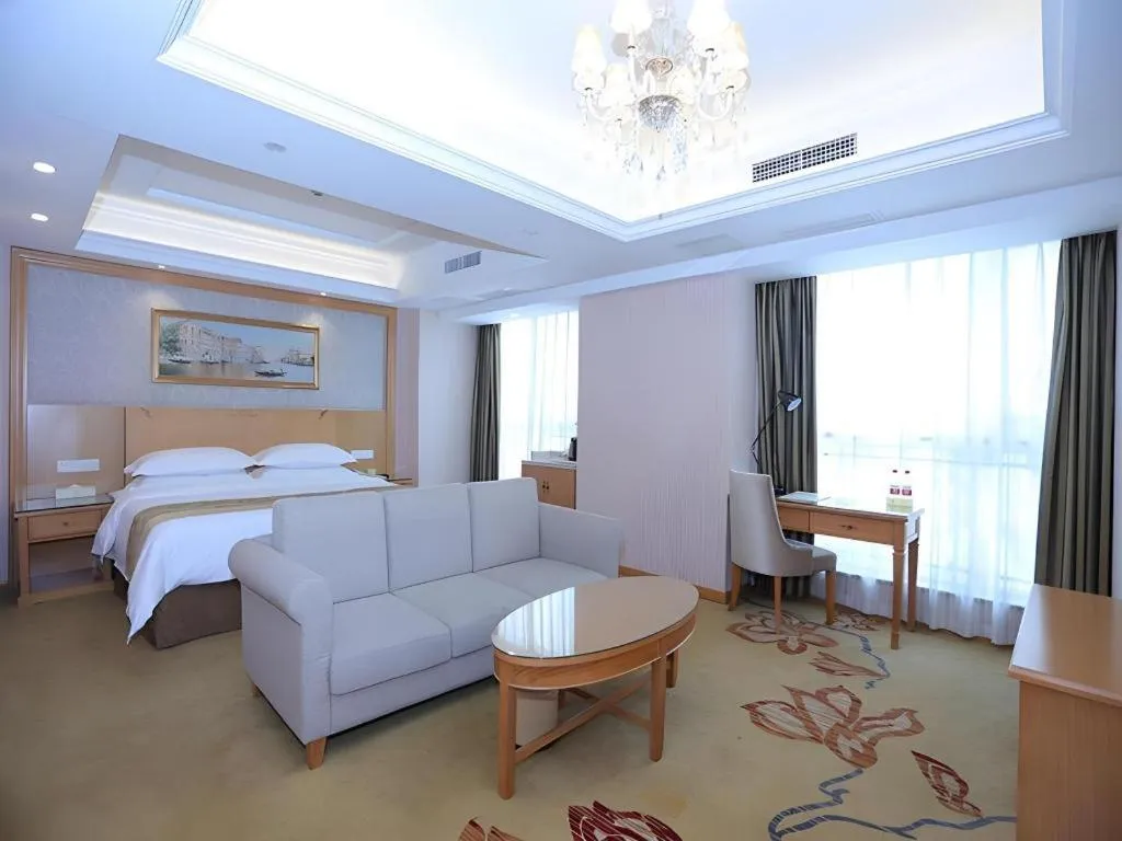 Bed in Vienna Hotel Chengdu Chunxi Road Lijiatuo Metro Station