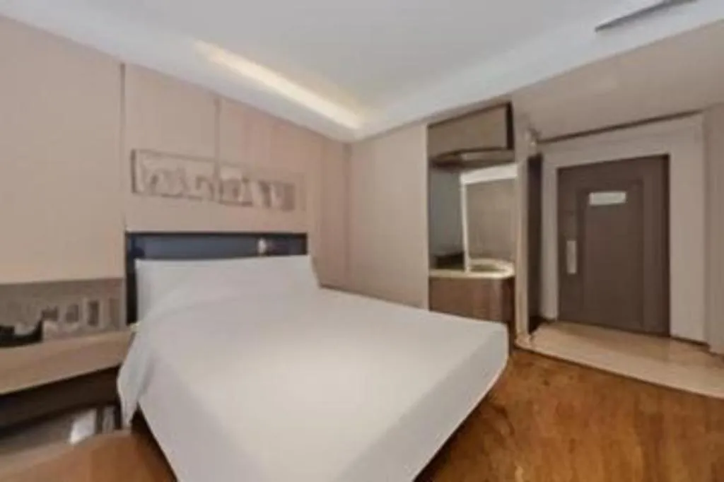 Bed in Yitel Shanghai Hongqiao Railway Station National Convention and Exhibition Center