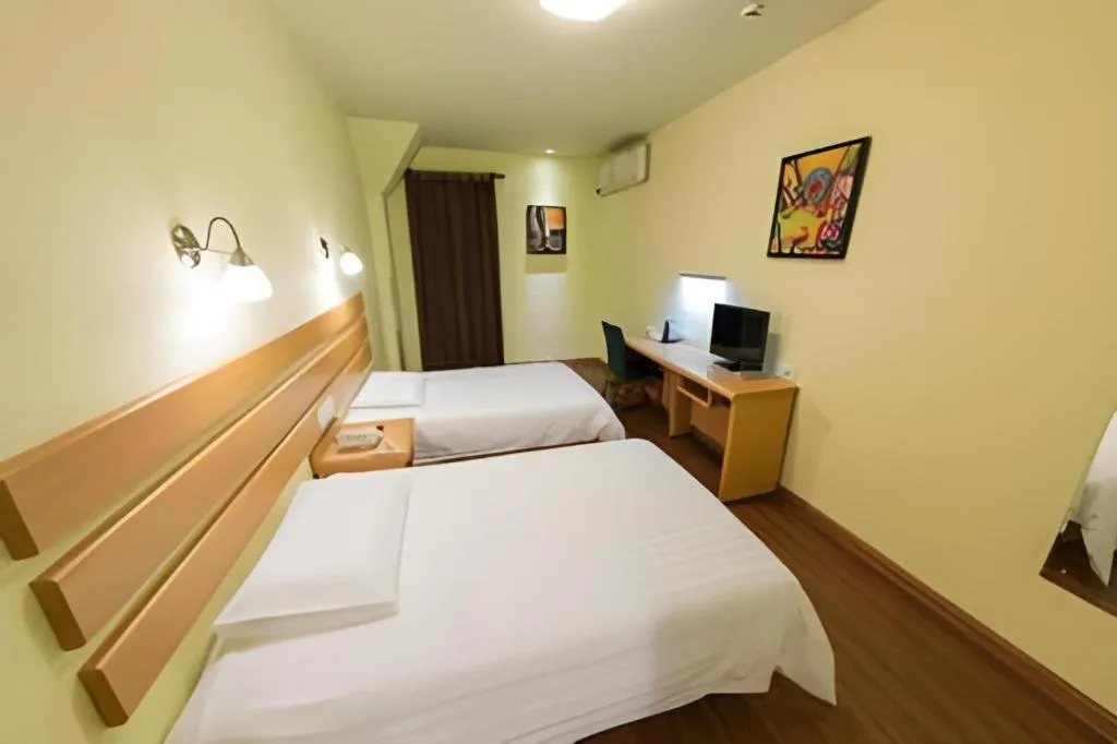 Bed in Home Inn Neo Leshan Central Food Street