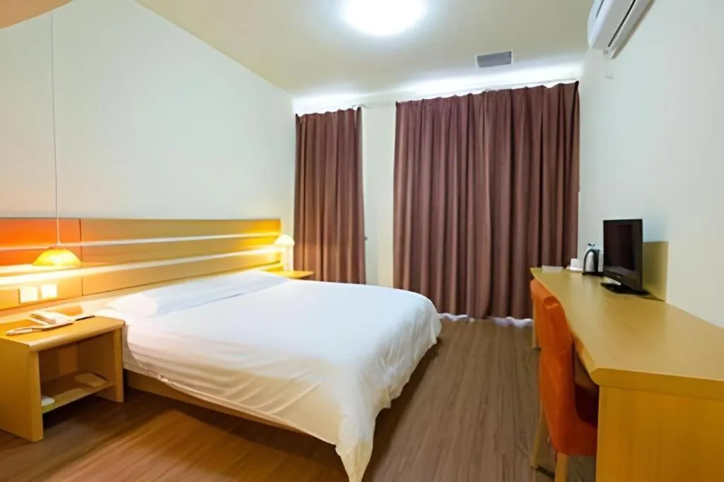 Bed in Home Inn Neo Leshan Central Food Street