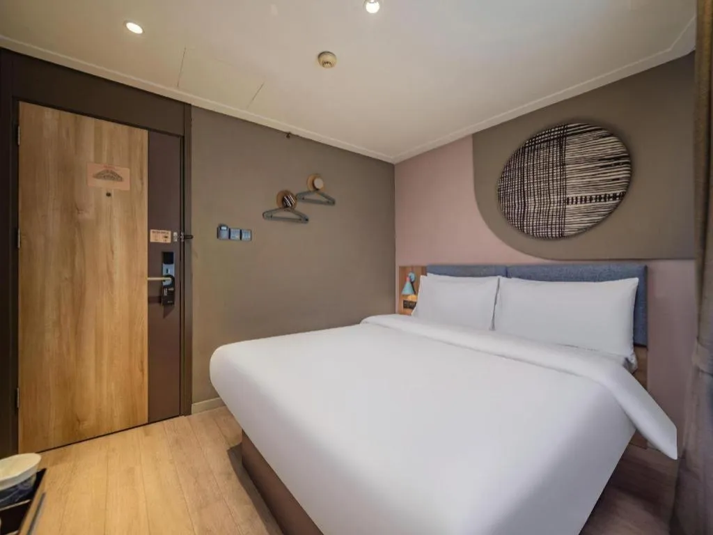 Bed in Home Inn Neo Leshan Central Food Street