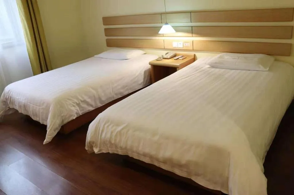 Bed in Home Inn Neo Leshan Central Food Street