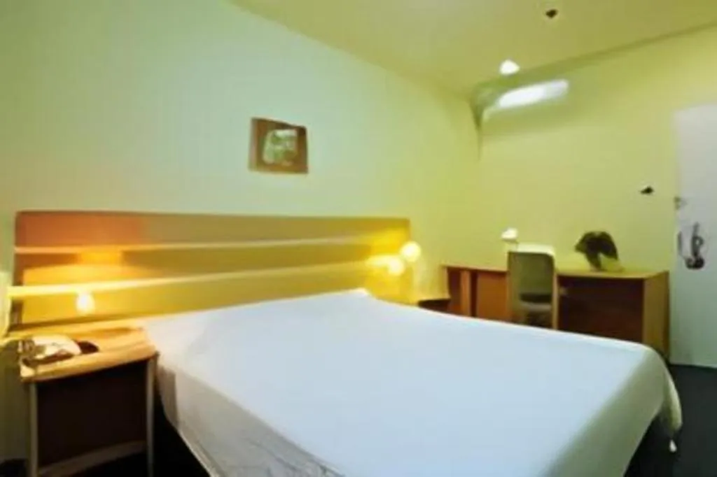 Bed in Home Inn Neo Leshan Central Food Street