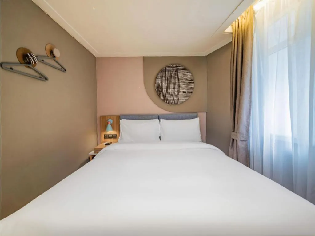 Bed in Home Inn Neo Leshan Central Food Street