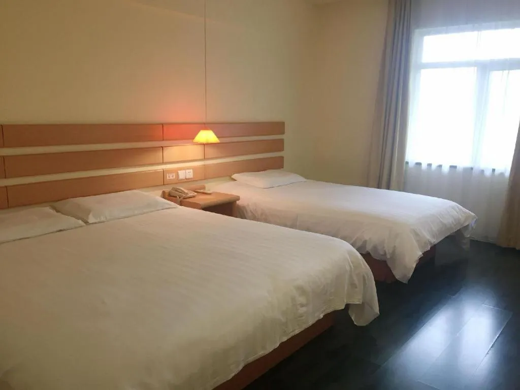 Bed in Home Inn Neo Leshan Central Food Street